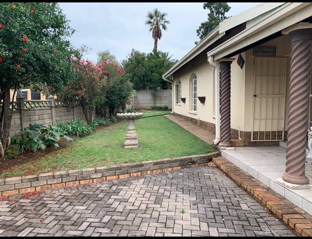4 BEDROOM HOUSE FOR SALE IN FLORA GARDENS